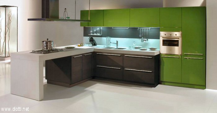 Sistema Zeta cucina rovere dark e verde lucido Snaidero Cucine bancone penisola